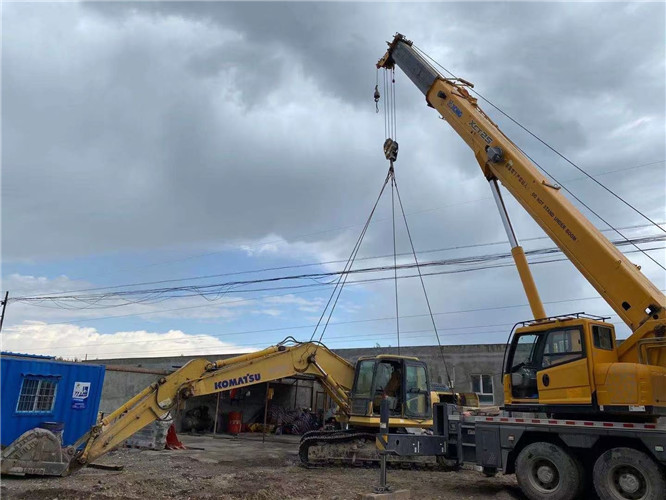 东宝区25吨吊车的工作半径是多少？